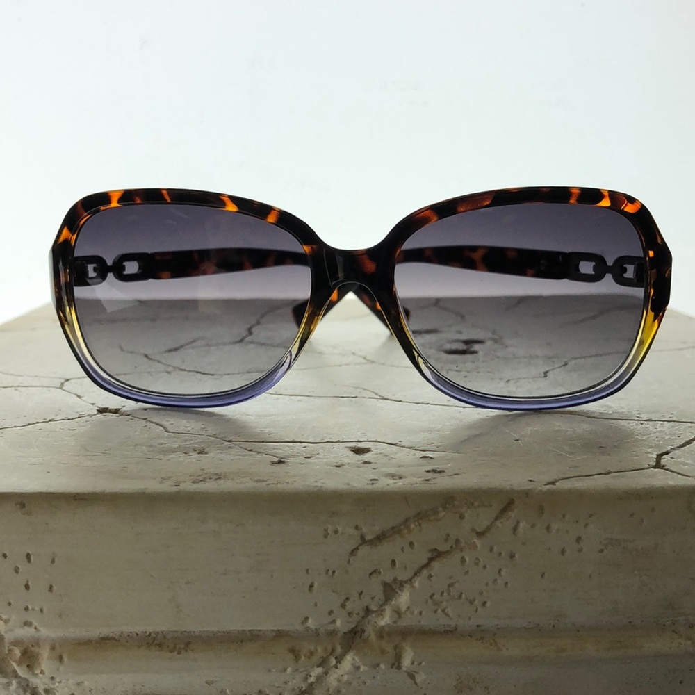 Oleg Cassini Round Tortoise Shell Multicolored Fr… - image 2